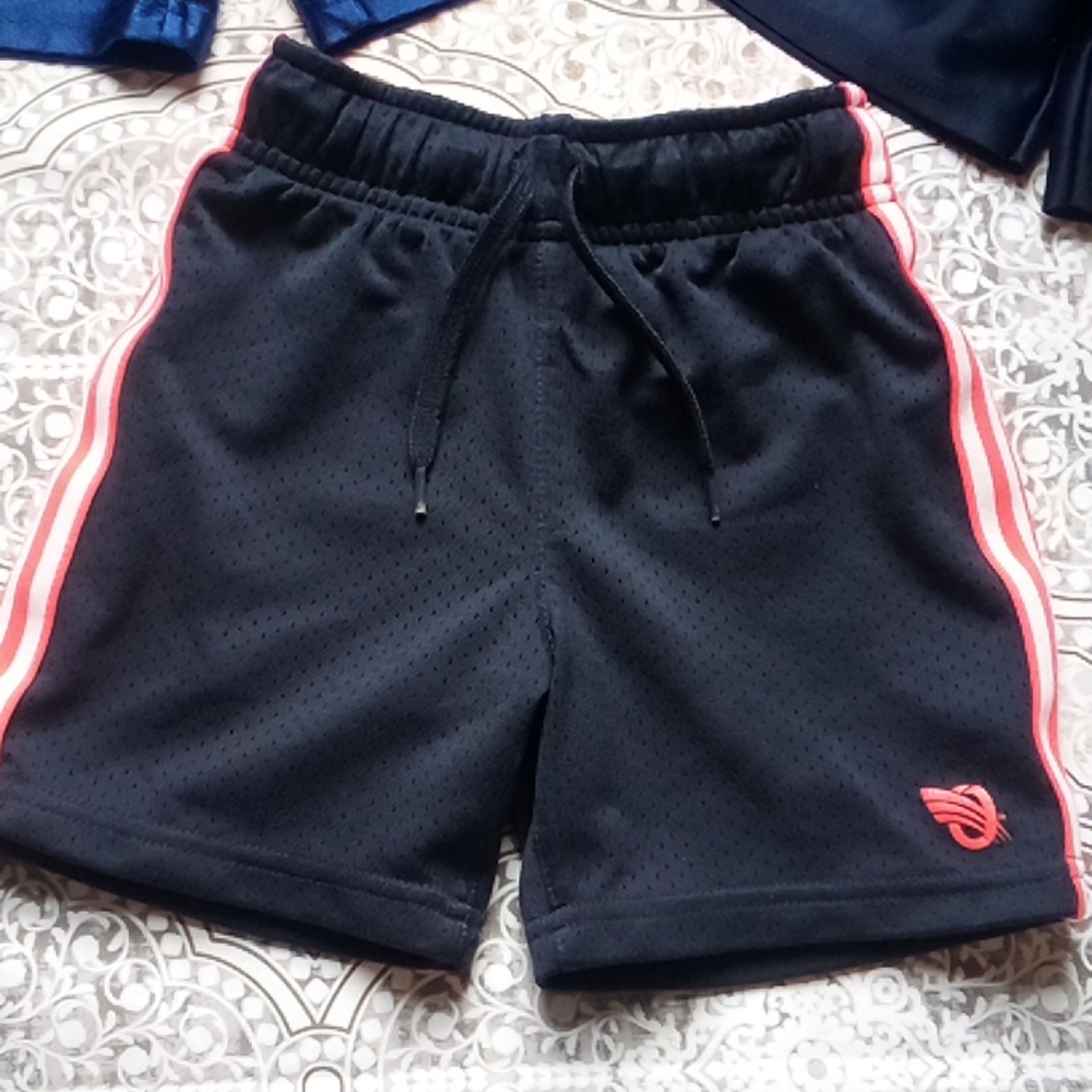 Toddlers shorts bundle - Picture 4 of 15